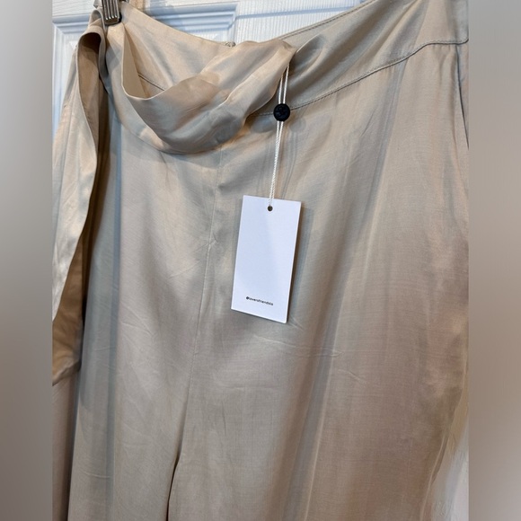 NWT Lovers & Friends Champagne Silky Flat Front Pants - Picture 5 of 5
